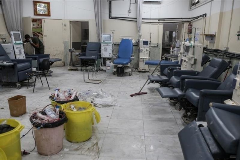 Kementerian kesehatan Gaza menyatakan sekitar 60 persen obat-obatan esensial dan 83 persen pasokan medis di Gaza telah habis akibat perang yang terus berkecamuk serta kontrol dan penutupan perbatasan oleh Israel/ANTARA/Anadolu/PY