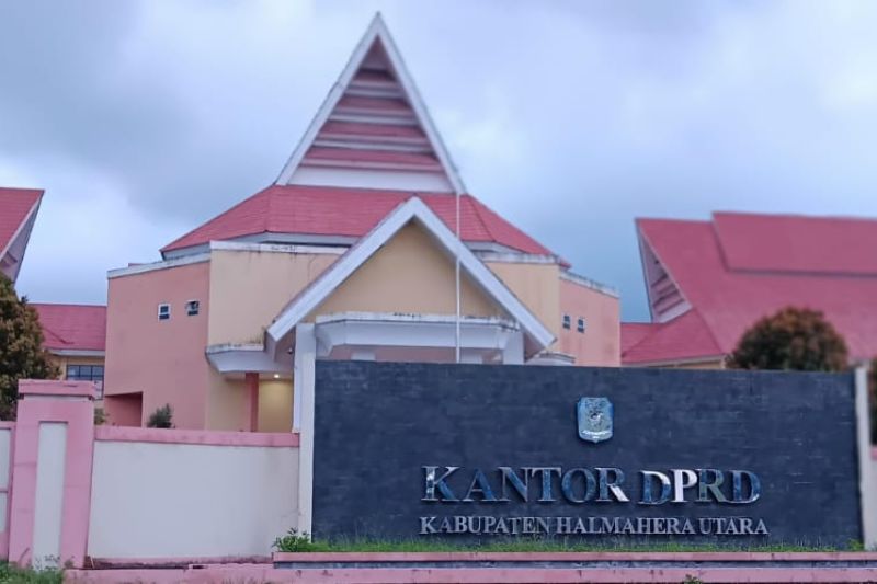 Kantor DPRD Kabupaten Halmahera Utara, Minggu (25/8/2024). ANTARA/Abdul Fatah (Abdul Fatah)