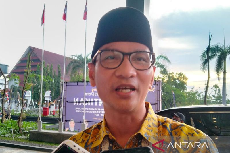 Wali Kota Mataram, Nusa Tenggara Barat (NTB), Mohan Roliskana. (ANTARA/Nur Imansyah).