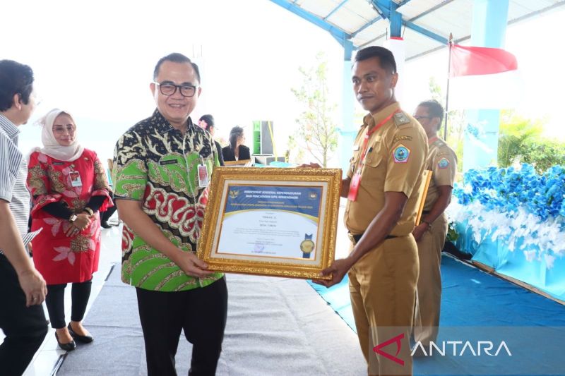Sekretaris Ditjen Dukcapil Kementerian Dalam Negeri Hani Syopiar Rustam dalam Sosialisasi dan Bimbingan Teknis Pengelolaan SIAK bagi Operator Desa/Kelurahan se-Kabupaten Kepulauan Talaud di Aula T2 Kabupaten Kepulauan Talaud, Sulawesi Utara, Jumat (23/8/2024). ANTARA/HO-Puspen Kemendagri