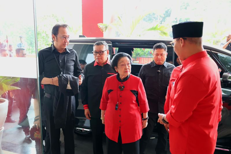 Ketua Umum PDIP Megawati Soekarnoputri tiba di Kantor DPP PDIP, Jakarta, Senin (26/8/2024). (ANTARA/HO-PDIP)