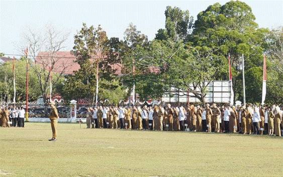 Pegawai provinsi Kalteng saat apel di Kompleks Kantor Gubernur Kalteng, Senin, 26 Agustus 2024. (FOTO:AGUNG)