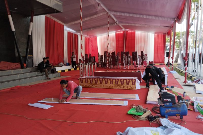 Situasi di Kantor KPU Palembang, Sumatera Selatan menjelang pendaftaran peserta Pilkada 2024, Senin (26/8/2024). ANTARA/ M Imam Pramana.