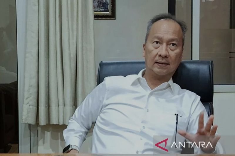 Menperin Agus Gumiwang Kartasasmita ditemui di Jakarta, Jumat (19/7/2024). (ANTARA/Muzdaffar Fauzan)