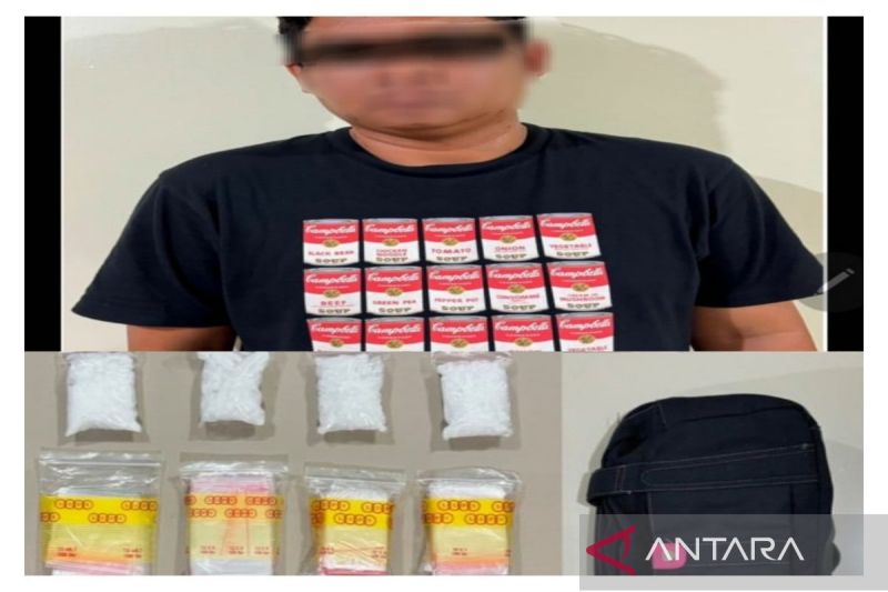 Tersangka berinisial FA (39) ditangkap dengan barang bukti empat paket sabu-sabu dengan berat 399,94 gram. (ANTARA/Firman)
