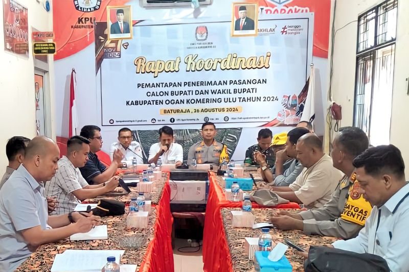 Jajaran KPU OKU menggelar rapat koordinasi persiapan pendaftaran paslon kepala daerah untuk Pilkada 2024, Senin. (ANTARA/Edo Purmana)