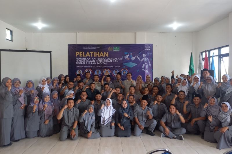 LPPM Universitas Negeri Surabaya (UNESA) dan Lembaga Pendidikan Maarif NU Randegansari, Gresik, Jawa Timur saat menggelar pelatihan untuk pelajar. (ANTARA/HO-LP Maarif NU)