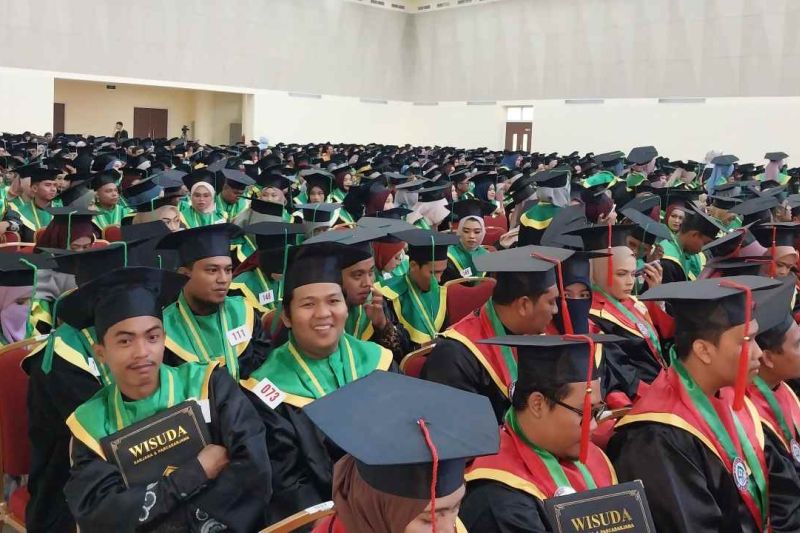 Wisudawan mengikuti acara Wisuda Sarjana, Magister, dan Doktor, Tahun Akademik 2023/2024, di UIN Datokarama Palu, Selasa (27/8/2024). ANTARA/HO-Humas UIN Datokarama Palu