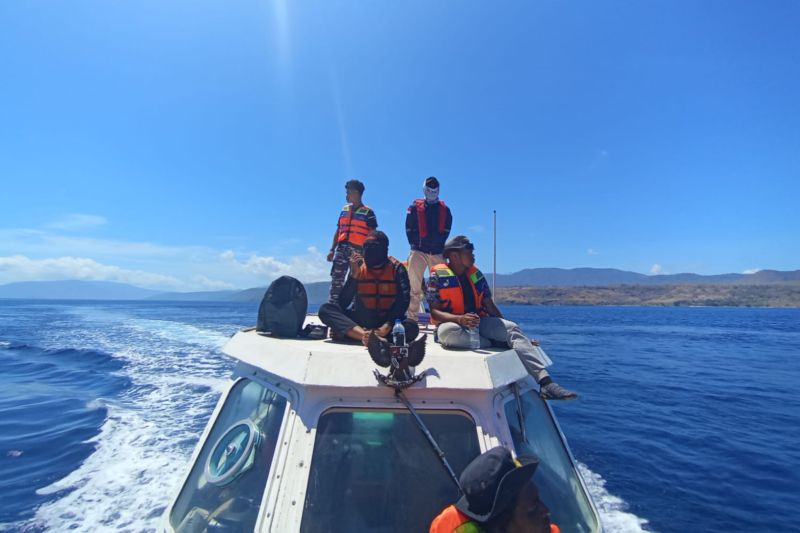 Tim SAR gabungan menutup operasi SAR pencarian empat penumpang KM Lebanon yang tenggelam di perairan Pulau Pura Kabupaten Alor, Provinsi Nusa Tenggara Timur (NTT). (ANTARA/HO-Kantor Basarnas Maumere)