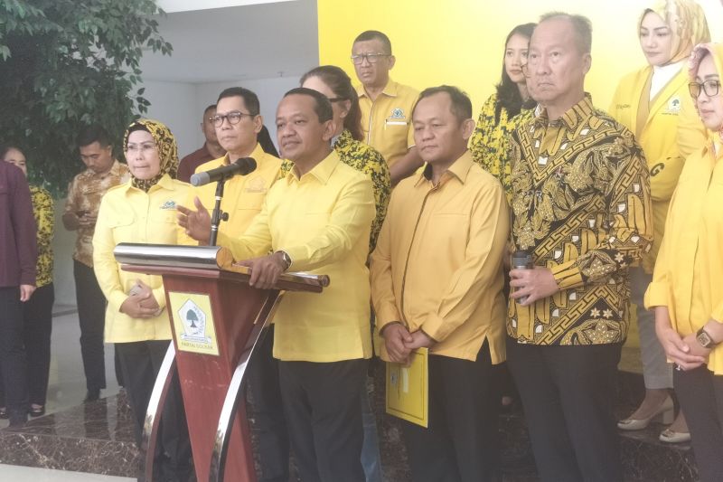 Ketua Umum Partai Golkar Bahlil Lahadalia di kantor DPP Partai Golkar, Selasa (27/8/2024) (ANTARA/Walda Marison)
