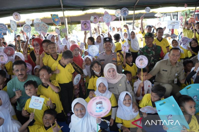 Pemerintah Kota Administrasi Jakarta Timur melakukan Kampanye Gerakan Memasyarakatkan Makan Ikan (Gemarikan) di SDN Baru 03, Kelurahan Baru, Kecamatan Pasar Rebo, Jakarta Timur, Selasa (27/8/2024). ANTARA/HO-Kominfotik Jakarta Timur