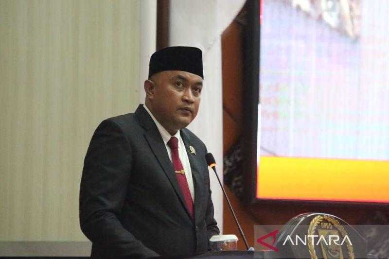 Ketua Sementara DPRD Kabupaten Bogor Periode 2024-2029 Rudy Susmanto saat pelantikan di Gedung DPRD, Cibinong, Bogor, Jawa Barat, Selasa (27/8/2024). ANTARA/HO-DPRD Kabupaten Bogor.