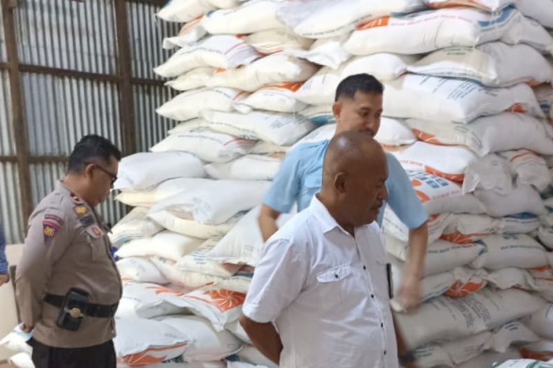 Perum Bulog Sorong Selatan siap menyalurkan bantuan pangan tahap tiga (ANTARA/Paulus Pulo)