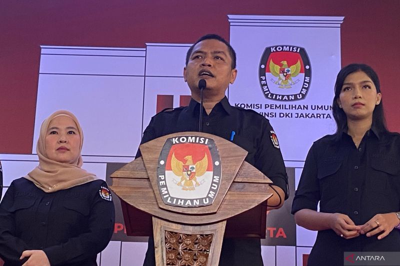 Ketua KPU DKI Wahyu Dinata dalam konferensi pers pendaftaran paslon di Pilkada DKI, Jakarta, Rabu (28/8/2024). ANTARA/Luthfia Miranda Putri