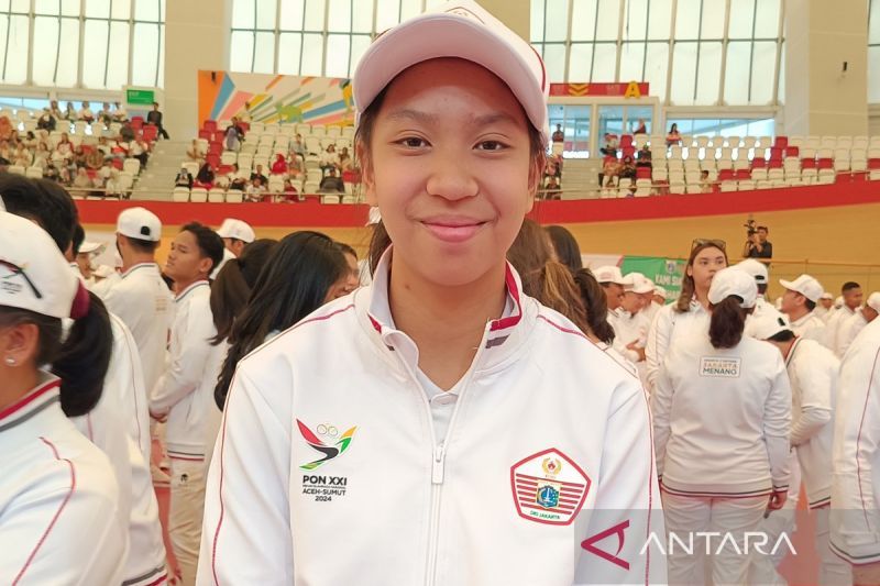 Pebasket Abby Poedjakesuma saat mengikuti kegiatan Pengukuhan dan Pelepasan Kontingen DKI Jakarta untuk PON XXI Aceh-Sumut 2024, di Jakarta International Velodrome, Jakarta, Senin (19/8/2024). ANTARA/Donny Aditra