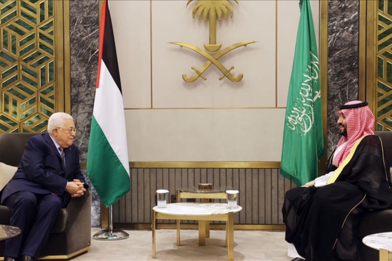 Presiden Palestina Mahmoud Abbas dan Putra Mahkota Arab Saudi Mohammed bin Salman bertemu membahas situasi Gaza di Riyadh, pada Selasa (27/8/2024) untuk membahas situasi di Gaza. ANTARA/Anadolu/PY