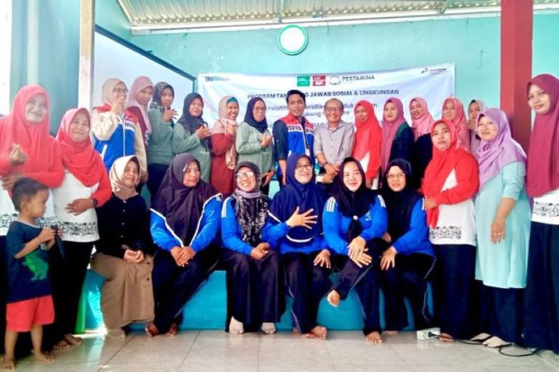 Pelatihan pembuatan makanan olahan dalam program Warga Siaga Sehat (Wasiat) Sejahtera binaan PT Kilang Pertamina Unit Balikpapan di Desa Girimukti, Kabupaten Penajam Paser Utara, Kalimantan Timur. ANTARA/HO-KPI Unit Balikpapan