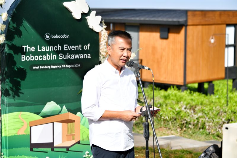 Pj Gubernur Jabar Bey Triadi Machmudin memberikan keterangan saat peresmian Bobocabin Sukawana, Parongpong, Bandung Barat, Rabu (28/8/2024). (ANTARA/HO Pemprov Jabar)