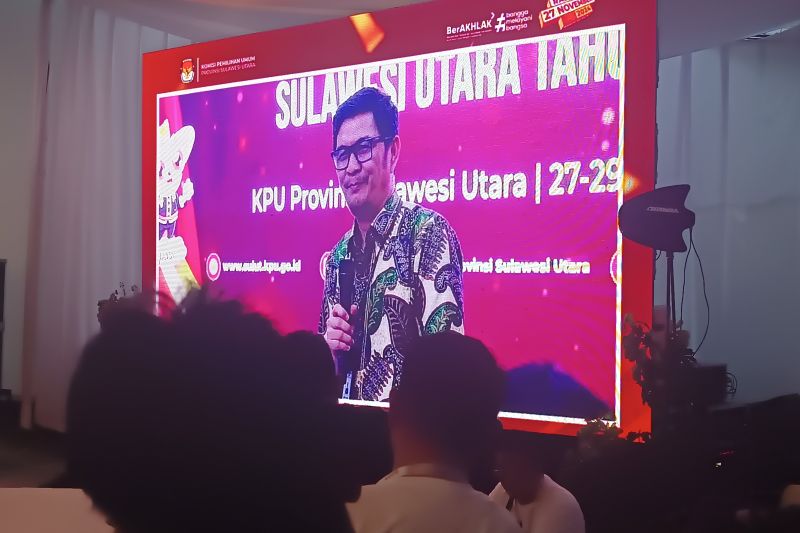 Ketua KPU Sulut Kenly Poluan. ANTARA/Karel A Polakitan