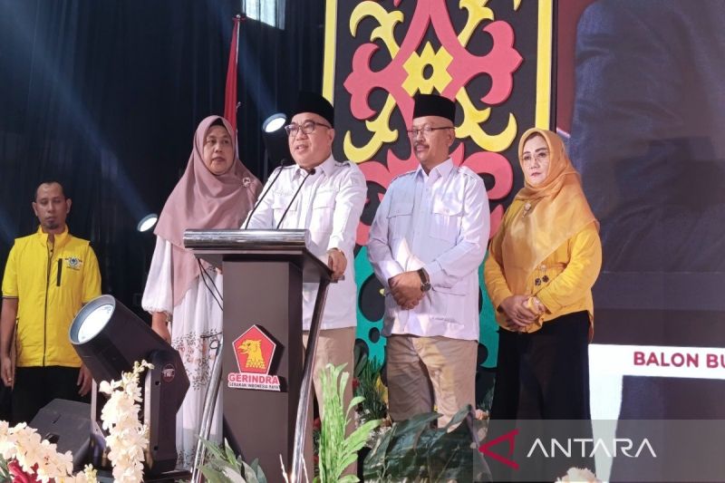 Sanidin-Siyono deklarasi siap maju Pilkada Kotim 2024, Rabu (28/8/2024). (ANTARA/Devita Maulina)