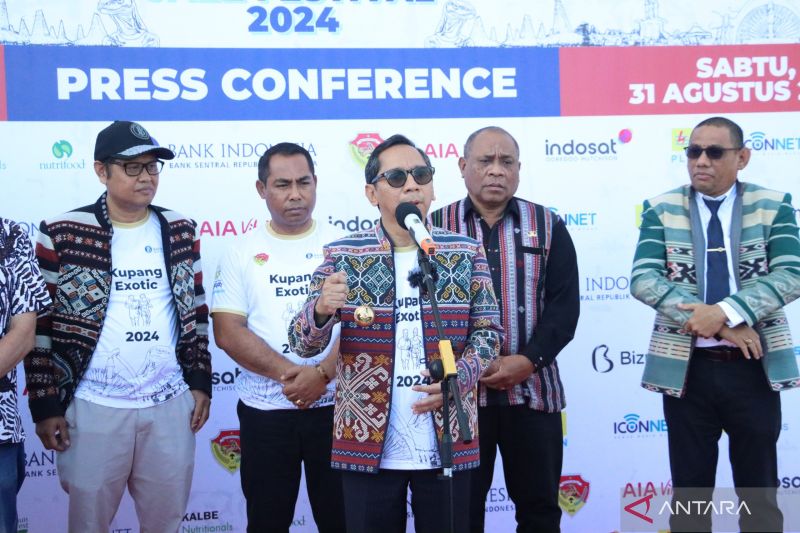 Penjabat Gubernur NTT Ayodhia Kalake saat memberikan keterangan kepada wartawan dalam konferensi pers di Kupang, Kamis. ANTARA/Kornelis Kaha