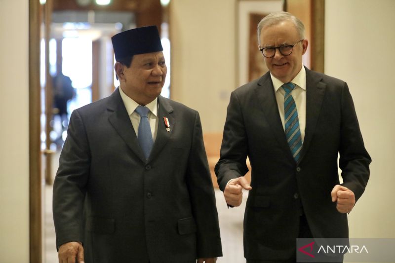 Foto arsip - Menteri Pertahanan RI Prabowo Subianto (kiri) dan Perdana Menteri Australia Anthony Albanese (kanan) mengumumkan rampungnya perundingan perjanjian kerja sama pertahanan (DCA) RI-Australia di Australian Parliament House, Canberra, Australia, Selasa (20/8/2024). ANTARA/HO-Biro Humas Setjen Kemhan RI.