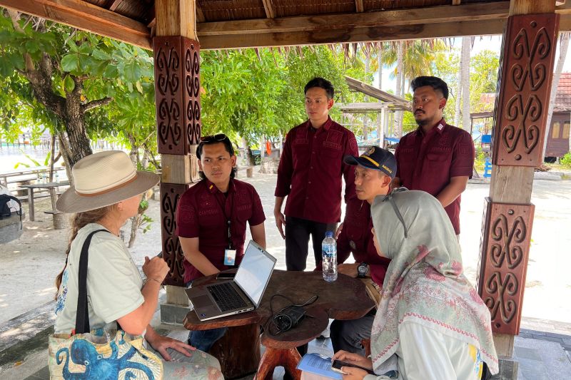 Dokumentasi pemeriksaan terhadap orang asing dalam operasi Jagratara oleh Direktorat Jenderal Imigrasi Kementerian Hukum dan Hak Asasi Manusia.