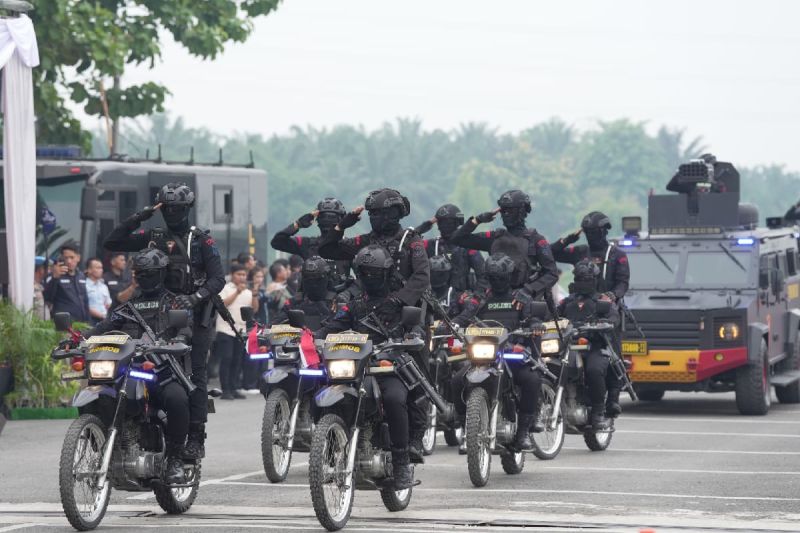 Personel Polda Sumatera Utara menggelar simulasi sistem pengamanan kota (Sispamkota) untuk mengantisipasi gangguan keamanan saat pelaksanaan Pemilihan Kepala Daerah (Pilkada) Serentak 2024 di Medan, Kamis (15/8/2024). (HO-Bidang Humas Polda Sumatera Utara)