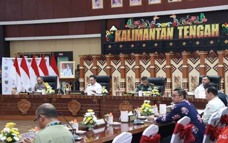 Gubernur Kalteng Sugianto Sabran saat pimpin Rapat Kerja Pemantapan Optimasi Lahan Food Estate Padi Nasional di Provinsi Kalteng 2024. (FOTO:ASEP)