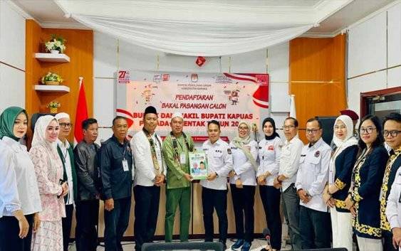 Pangeran Syarif Abdurrahman Bahasyim dan Tommy Saputra saat mendaftar ke KPU Kapuas, Kamis, 29 Agustus 2024. (FOTO: IST)