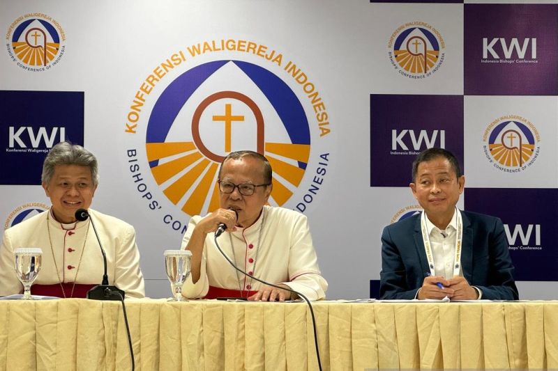The Indonesian Bishops' Conference (KWI) holds a press conference regarding the upcoming visit of Pope Francis to Indonesia, in Jakarta on Wednesday (August 28, 2024).