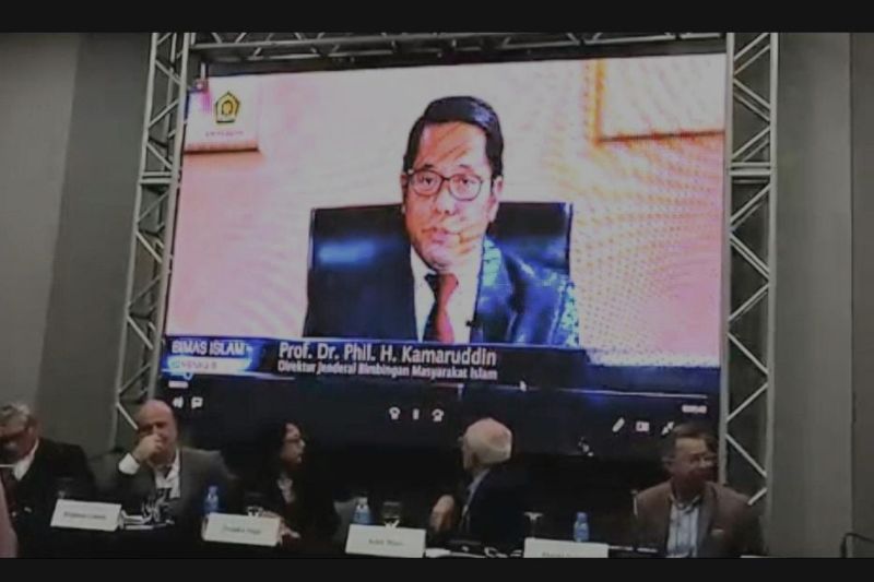 Dirjen Bimas Islam Kamaruddin Amin saat memberikan sambutan secara daring di G20 Interfaith Forum, Brazil. (ANTARA/HO-Kemenag)