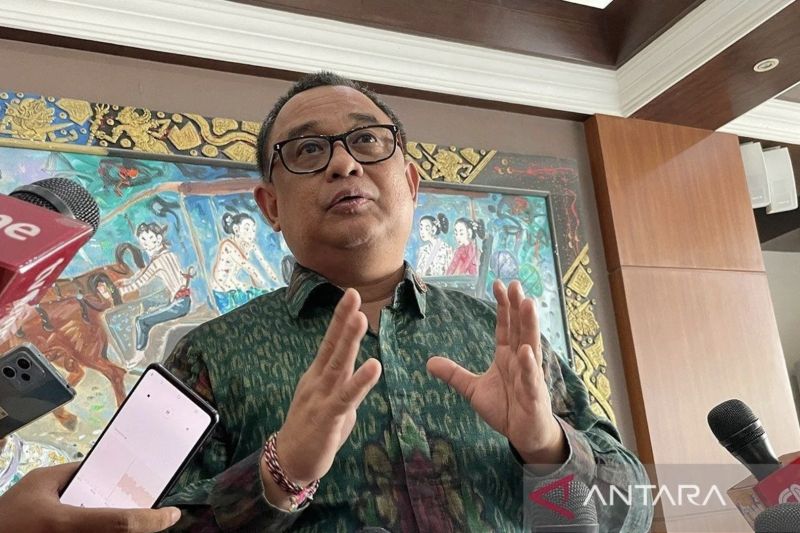 Arsip foto - Koordinator Staf Khusus Presiden Ari Dwipayana memberikan keterangan kepada wartawan di Gedung Kementerian Sekretariat Negara, Jakarta, Rabu (31/1/2024). ANTARA/Yashinta Difa Pramudyani/am.