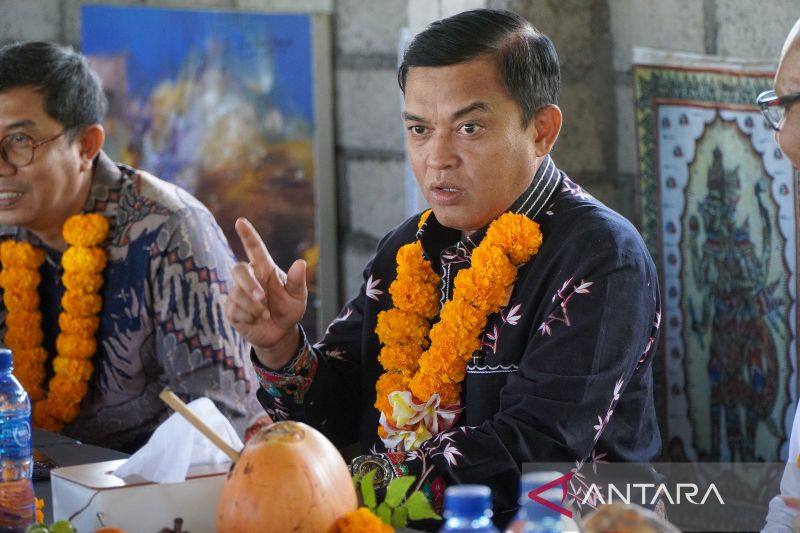 Kepala BPHN Widodo Ekatjahjana dalam kunjungannya ke Desa Aan, Klungkung, Bali, Kamis (29/8/2024). ANTARA/HO-Kemenkumham