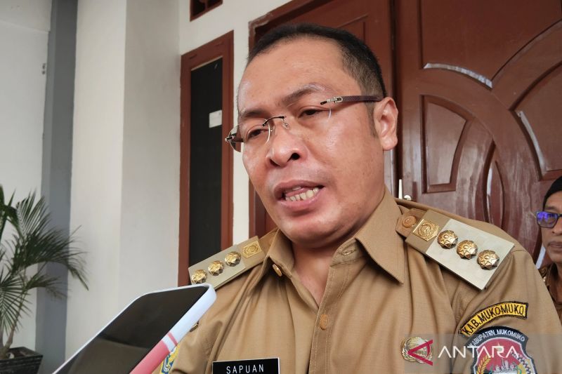 Bupati Mukomuko Sapuan, Jumat (30/8/2024). ANTARA/Ferri