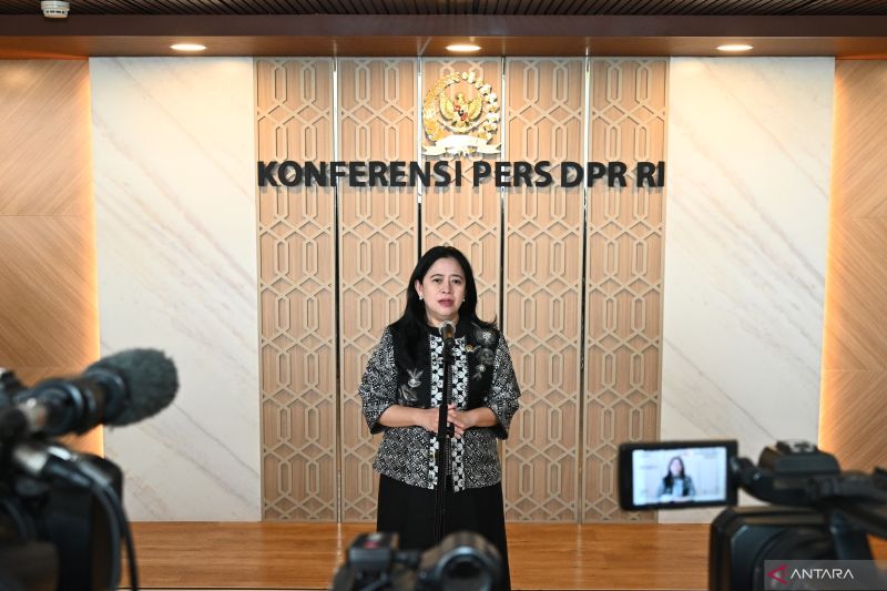House Speaker Puan Maharani addressing a press conference at the parliamentary complex in Jakarta on Thursday (August 29, 2024). (ANTARA/DPR)