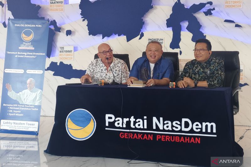 DPP Partai NasDem menggelar dialog dengan pers menjelang kedatangan Paus Fransiskus di Indonesia di Kantor DPP Partai NasDem, Jakarta, Jumat (30/8/2024). ANTARA/Nadia Putri Rahmani