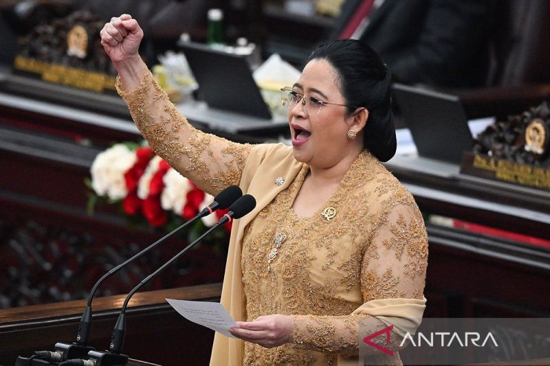 Dokumentasi - Ketua DPR Puan Maharani menyampaikan pidato pengantar dalam Sidang Paripurna Pembukaan Masa Persidangan I DPR Tahun Sidang 2024-2025 di Gedung Nusantara, kompleks parlemen, Senayan, Jakarta, Jumat (16/8/2024). (ANTARA FOTO/Dhemas Reviyanto/app/tom/aa.)