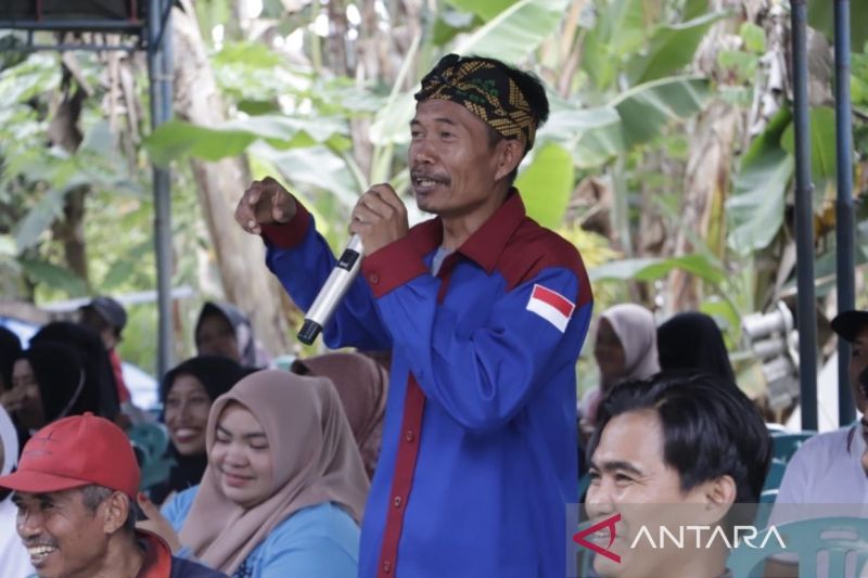 Seorang perwakilan Kelompok Tani Cinta Damai Dusun Sidrap, Desa Martadinata, Kecamatan Teluk Pandan, Kabupaten Kutai Timur saat menyampaikan aspirasi ke Pemprov Kaltim. (ANTARA/HO-Diskominfo Kaltim).