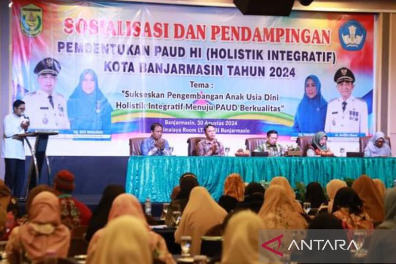 Dinas Pendidikan Kota Banjarmasin saat melaksanakan sosialisasi dan pendampingan pembentukan PAUD Holistik Integratif Kota Banjarmasin tahun 2024 di Banjarmasin, Sabtu (31/8/2024). (ANTARA/HO-Humas Pemkot Banjarmasin.)