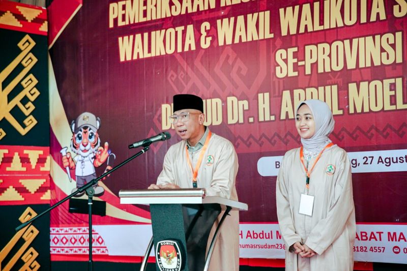 Bakal pasangan calon Gubernur dan Wakil Gubernur Lampung Rahmat Mirzani Djausal-Jihan Nurlela menjalankan tes kesehatan di RSUD Abdoel Moelok, Kota Bandarlampung. Minggu (1/9/2024). ANTARA/HO-KPU Lampung