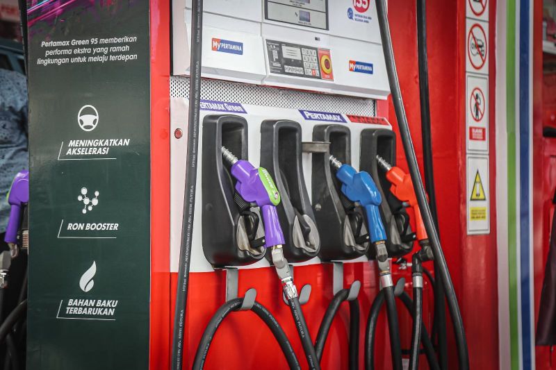 PT Pertamina Patra Niaga menurunkan harga BBM non-subsidi yaitu Pertamax Series dan Dex Series di Surabaya, Jawa Timur, Minggu (1/9/2024). (ANTARA/HO-Pertamina Patra Niaga)