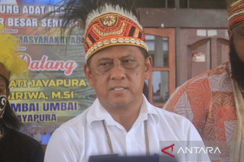 Penjabat Bupati Jayapura Semuel Siriwa (ANTARA/Yudhi Efendi)