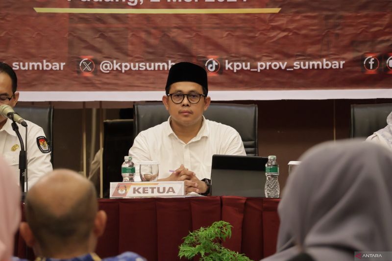 Komisioner KPU Sumbar Ory Sativa Syakban. ANTARA/Muhammad Zulfikar
