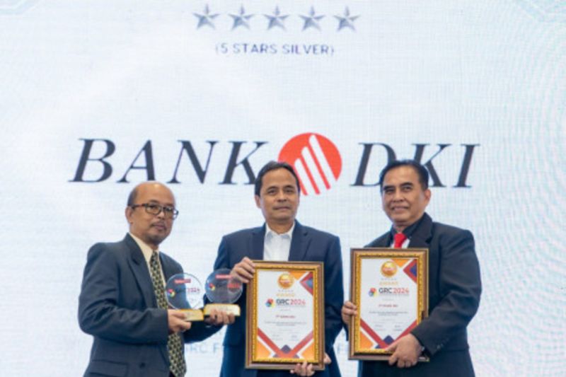 Bank DKI meraih penghargaan The Best GRC for Corporate Governance 2024 in Banking Industries dan The Best GRC for Corporate Finance 2024 in Banking Industries dalam acara GRC & Performance Excellence Award 2024 yang diinisiasi media Businessnews Indonesia. ANTARA/HO-Pemprov DKI Jakarta