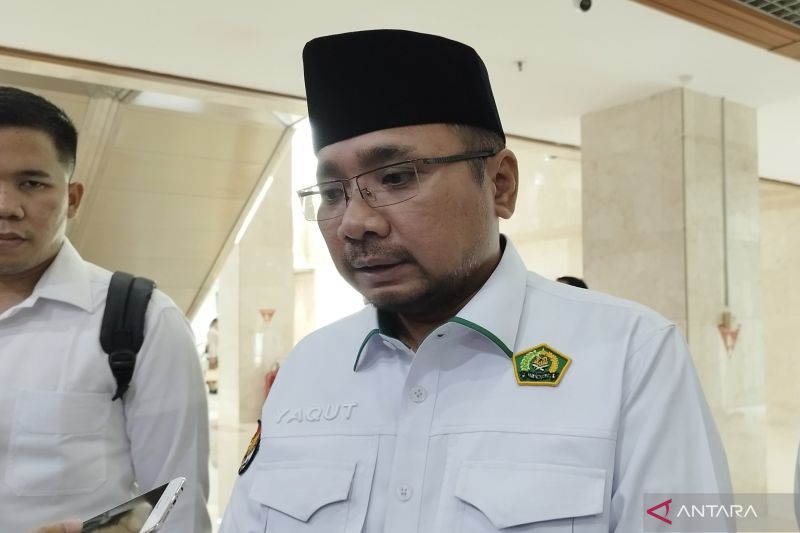 Menteri Agama Yaqut Cholil Qoumas di Kompleks Parlemen, Jakarta, Senin (2/9/2024). (ANTARA/Bagus Ahmad Rizaldi)