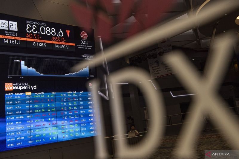 Ilustrasi - Pergerakan Indeks Harga Saham Gabungan (IHSG) di Bursa Efek Indonesia. (ANTARA FOTO/Sigid Kurniawan/YU/aa.)