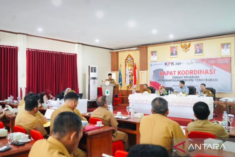 Wakil Bupati Kapuas Hulu, Wahyudi Hidayat, membuka Rapat Koordinasi (Rakor) terkait program pemberantasan korupsi terintegrasi bersama KPK. di Kapuas Hulu, Senin (2/9/2024). (ANTARA/HO : Timotius)