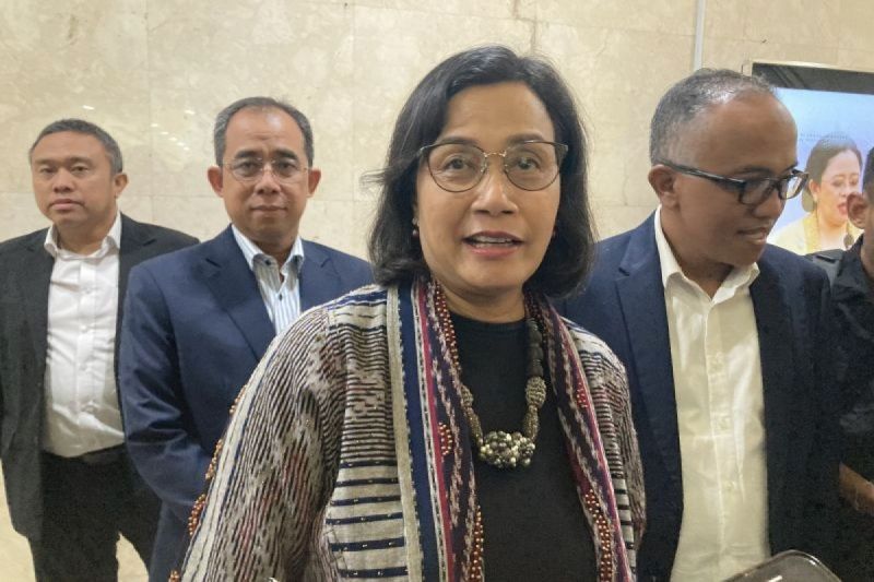 Arsip foto - Menteri Keuangan Sri Mulyani Indrawati menyampaikan paparan saat rapat kerja bersama Komisi XI DPR di Gedung Parlemen, Jakarta, Rabu (28/8/2024). (ANTARA FOTO/Aditya Pradana Putra/tom/aa.)