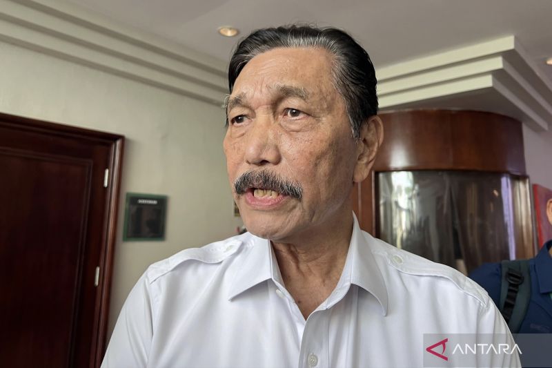 Menteri Koordinator Bidang Kemaritiman dan Investasi Luhut Binsar Pandjaitan memberi keterangan ketika ditemui di sela perhelatan Forum Tingkat Tinggi Kemitraan Multipihak (HLF MSP) dan Forum Indonesia-Afrika (IAF) ke-2, di Badung, Bali, Senin (3/9/2024). ANTARA/Putu Indah Savitri